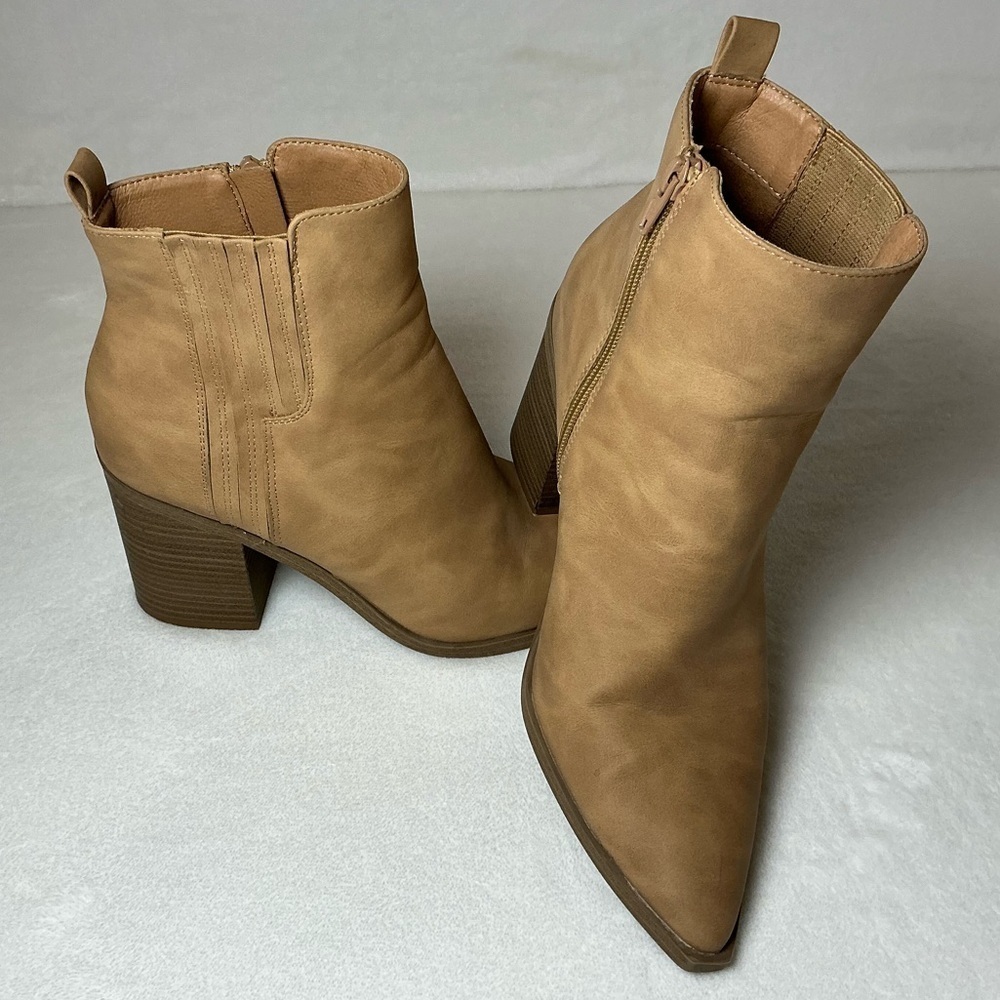 Universal Thread Chic Tan Ankle Boots with Zipper